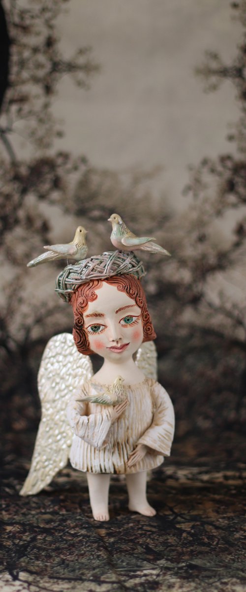 Angel with doves. Ceramic OOAK sculpture. by Elya Yalonetski