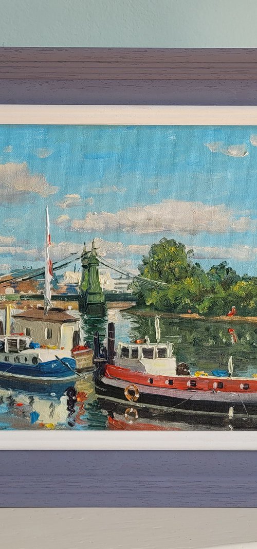 Hammersmith bridge London by Roberto Ponte