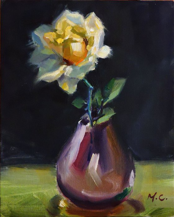 Yellow rose in vase