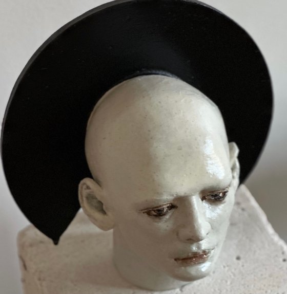 Head with black halo - Ikon