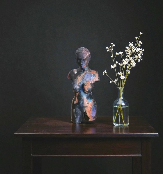 Woman, sculpture made in clay