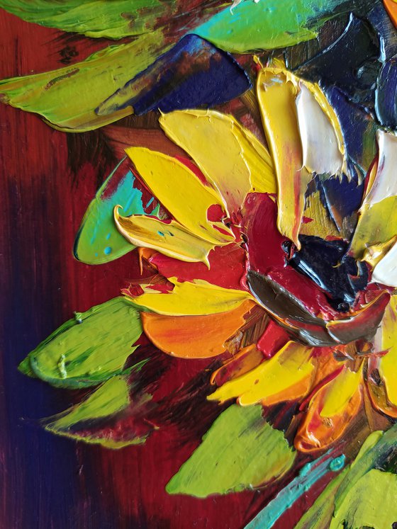 Bright sunflowers in vase