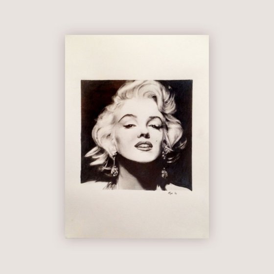 Monroe - Hollywood Icon - Photorealistic Pencil Drawing