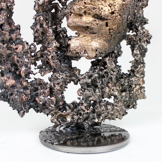 A tear 52-22 - Face sculpture