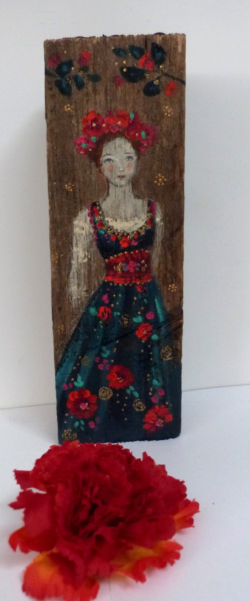Totem sculpture Slavic woman on painted wood. by Loetitia Pillault