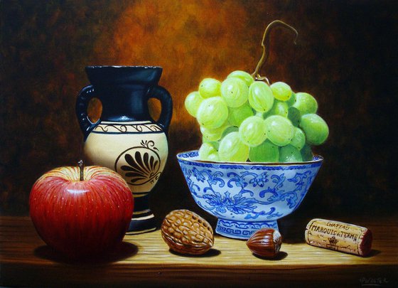 Grapes with Chinese bowl