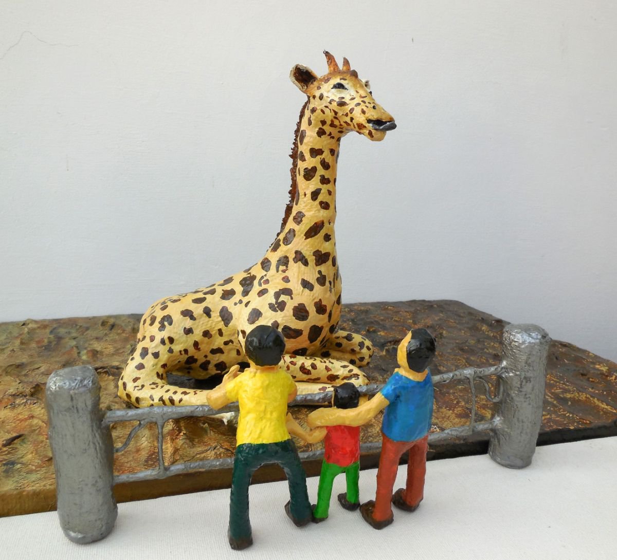 Giraffe Paper Sculpture by Shweta  Mahajan