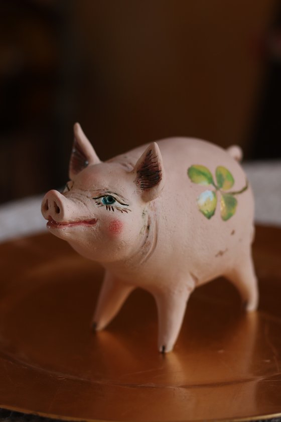 Pig with a lucky clover. by Elya Yalonetski