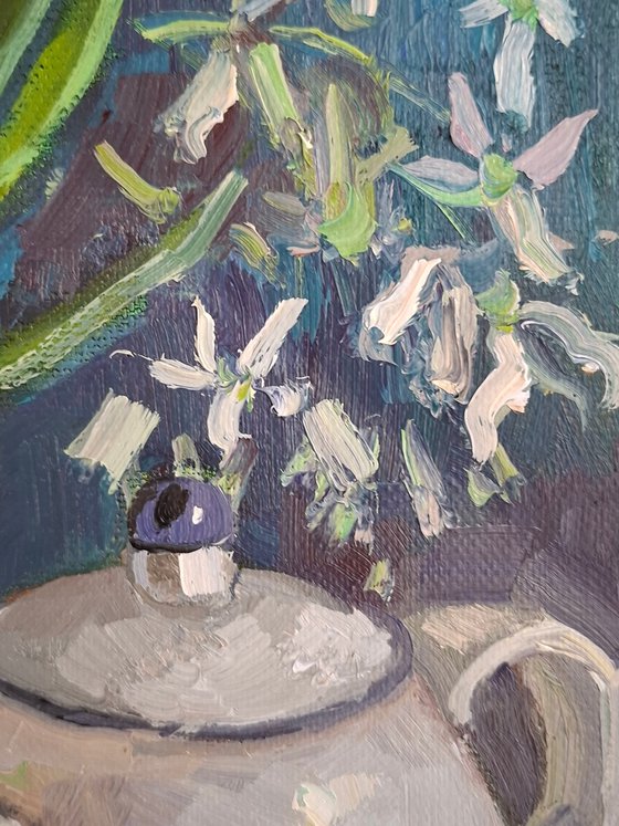 Teapot with primroses
