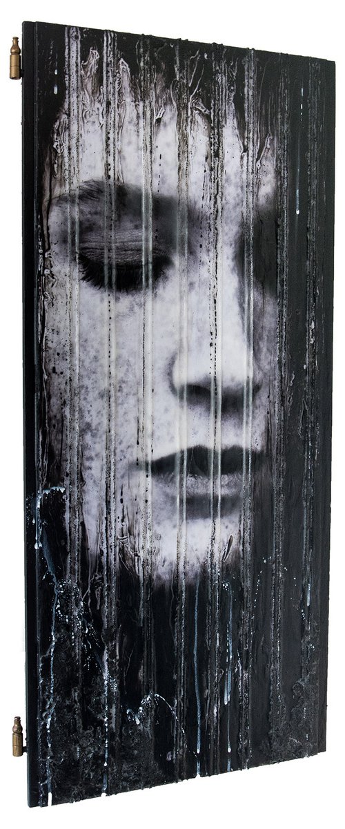 "In Solitude" (XL artwork on closet door) (92x43x2 cm) - Unique portrait on closet door (abstract, figurative, gold, original, resin, beeswax, painting, 3D, closet door, wood) by Rouzbeh Tahmassian