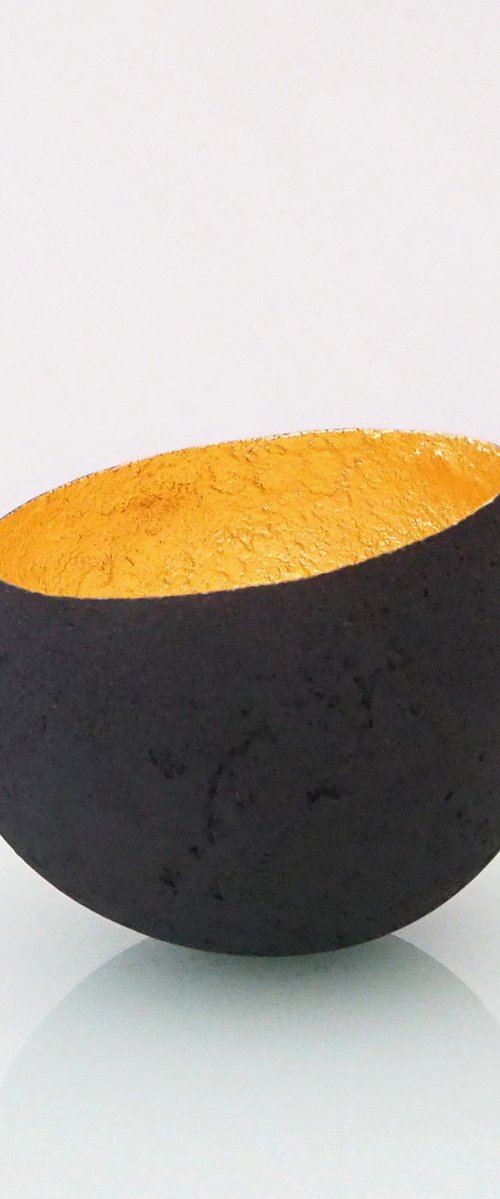 Glow -22ct Gold by Tracy Nicholls
