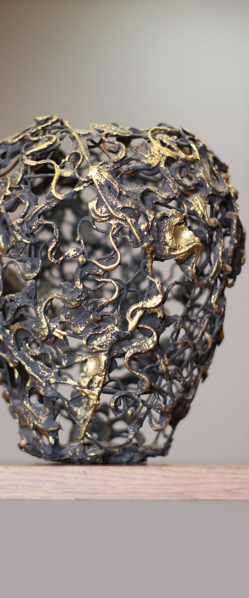 Vase (21x18x18 0.9kg iron) by Karen Axikyan
