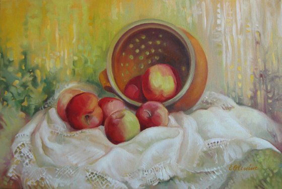 Red apples and pot