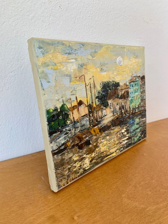 Full Moon in the City