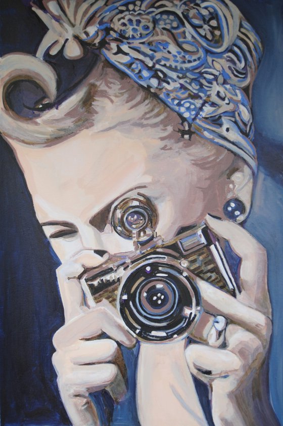 Girl with camera / 84 x 54 x 2 cm