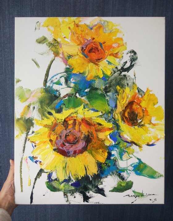 Sunflowers on white background | Bouquet a la prima.