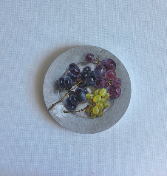 Grapes on plate