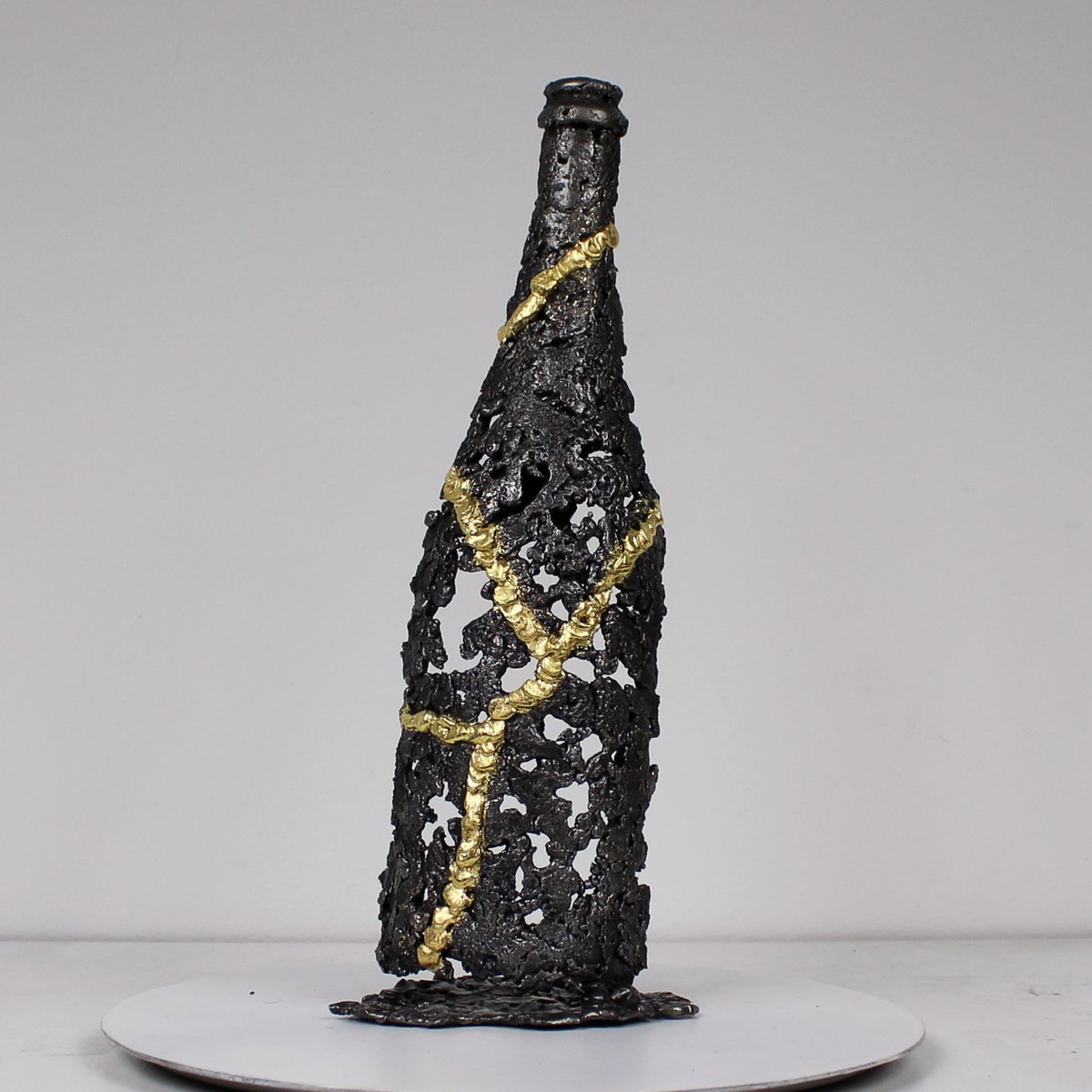 Champagne bottle kintsugi - Sculpture bottle in steel lace and gold leaf by Philippe Buil