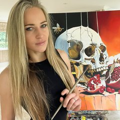 Visit Victoria Saint shop