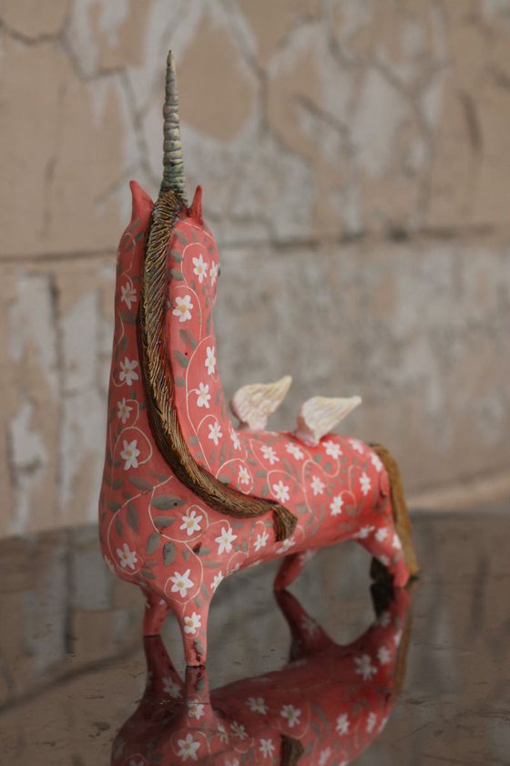 Winged Unicorn. Sculpture by Elya Yalonetski