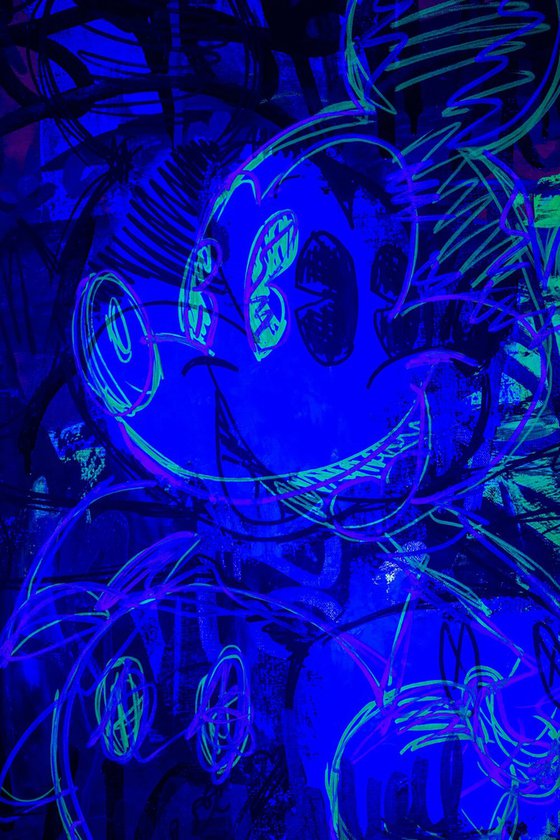 Mickey Mouse Street Art in pink, green black