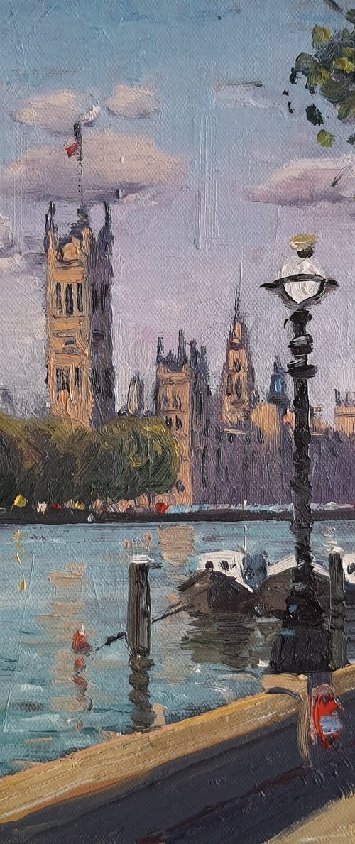 London Embankment by Roberto Ponte