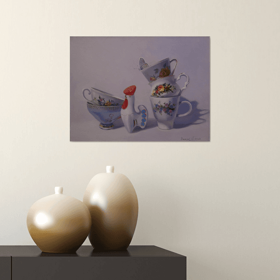 "Still life with a figurine of a rooster"