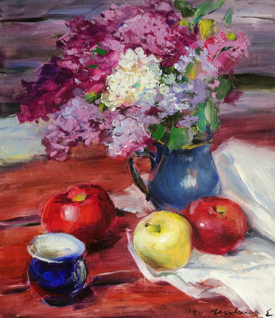 Still life with lilac and apples.