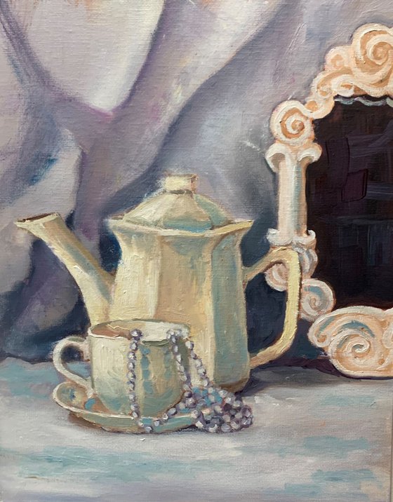 Teacup and teapot on the table.