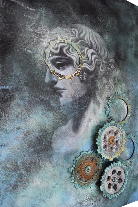 Volto composto tra la nebbia del tempo