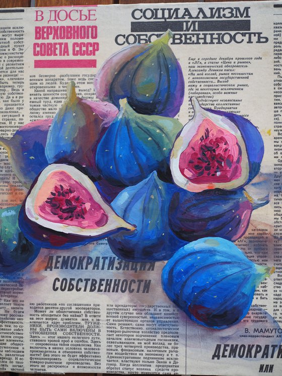 Figs on vintage (1989) newspaper