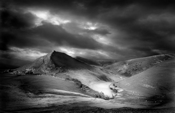 Thorpe Cloud B&W