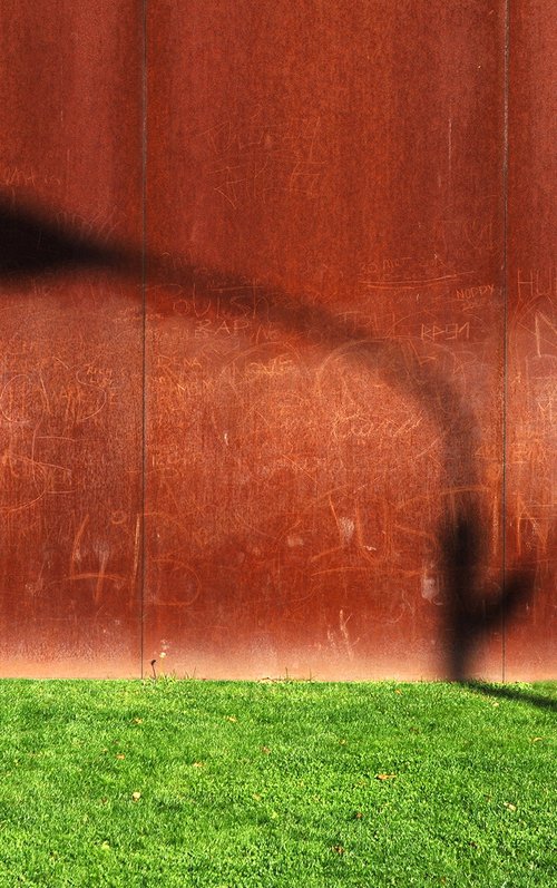 Berlin Wall by Jacek Falmur