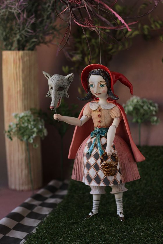 Little Red Riding Hood. Ceramic sculpture. Wall sculpture by Elya Yalonetski.