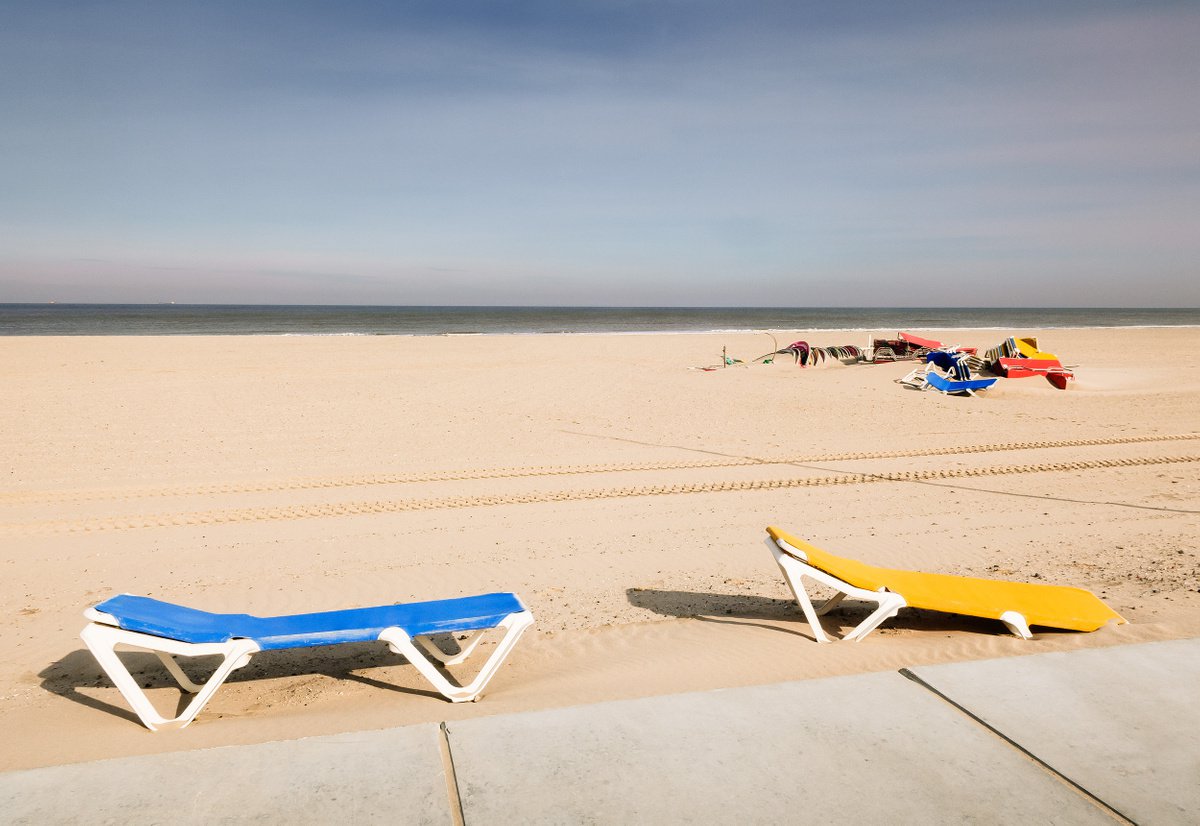 Den Haag Beach Off Season II (119x84cm) by Tom Hanslien