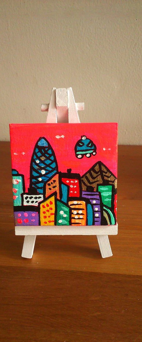 Little Pink London, stand included. by Maria Luisa  Azzini