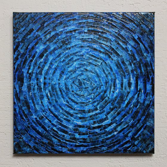 Concentric blue shine