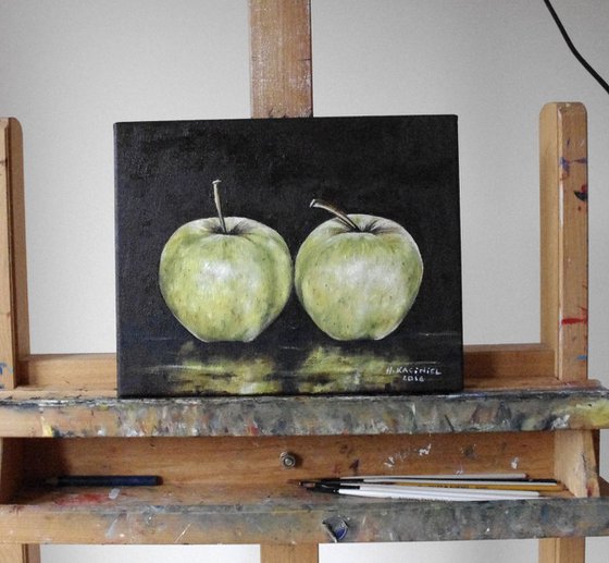 A pair of Green Apples