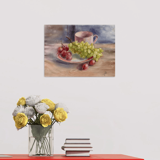 Still life with grapes on a plate and a cup on the table