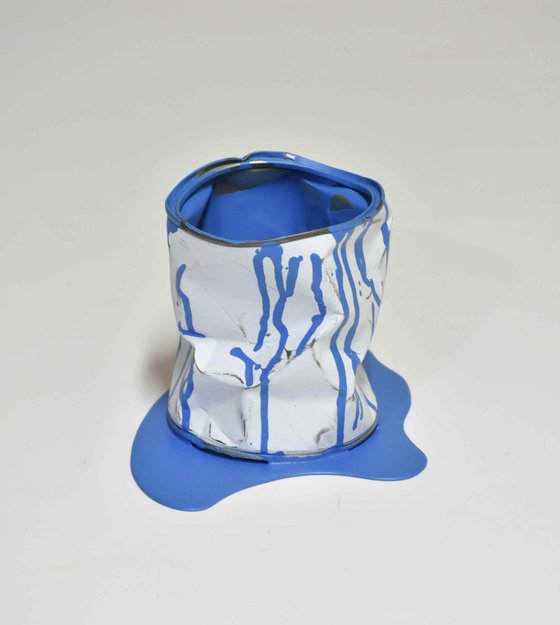 Le vieux pot de peinture bleu