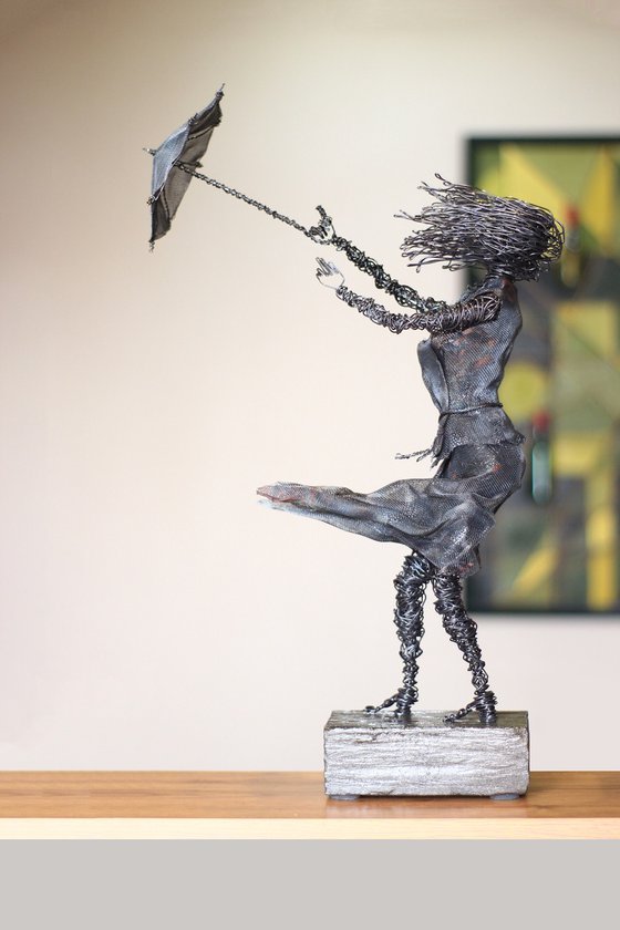 Playing with the wind (52x29x14cm 3kg iron, basalt)