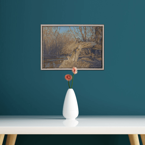 A broken tree near the Likhoborka River