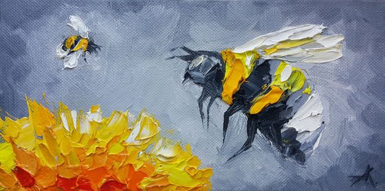 Bumblebee on the hunt