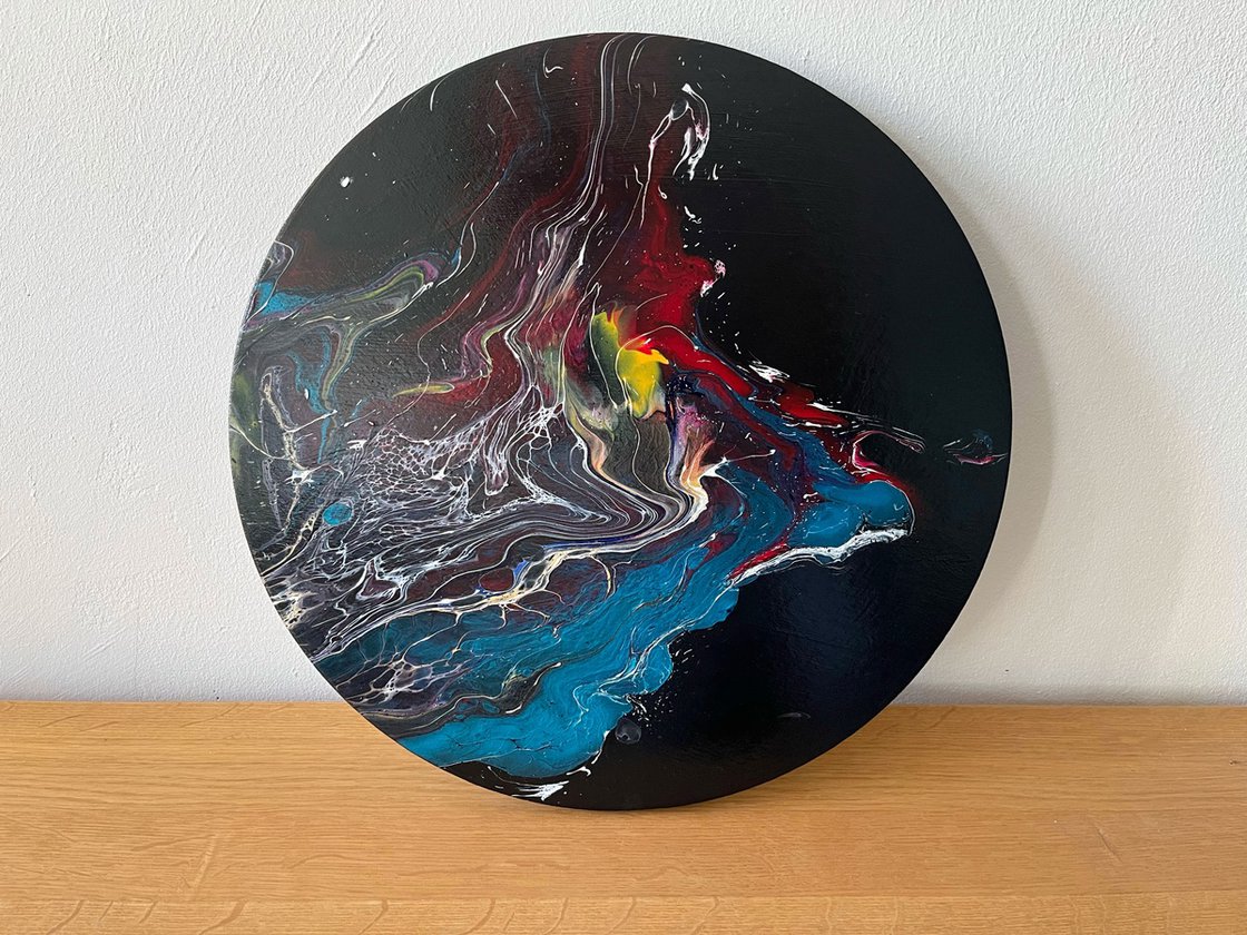 Original abstract art outlet on 8 x 8“ stretch canvas. Resin coated.