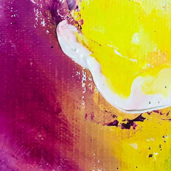 LILAC MIST - Mysterious abstraction. Liquid gold. Pink-yellow tones. Colored cloud. Fog. Spots. Image.