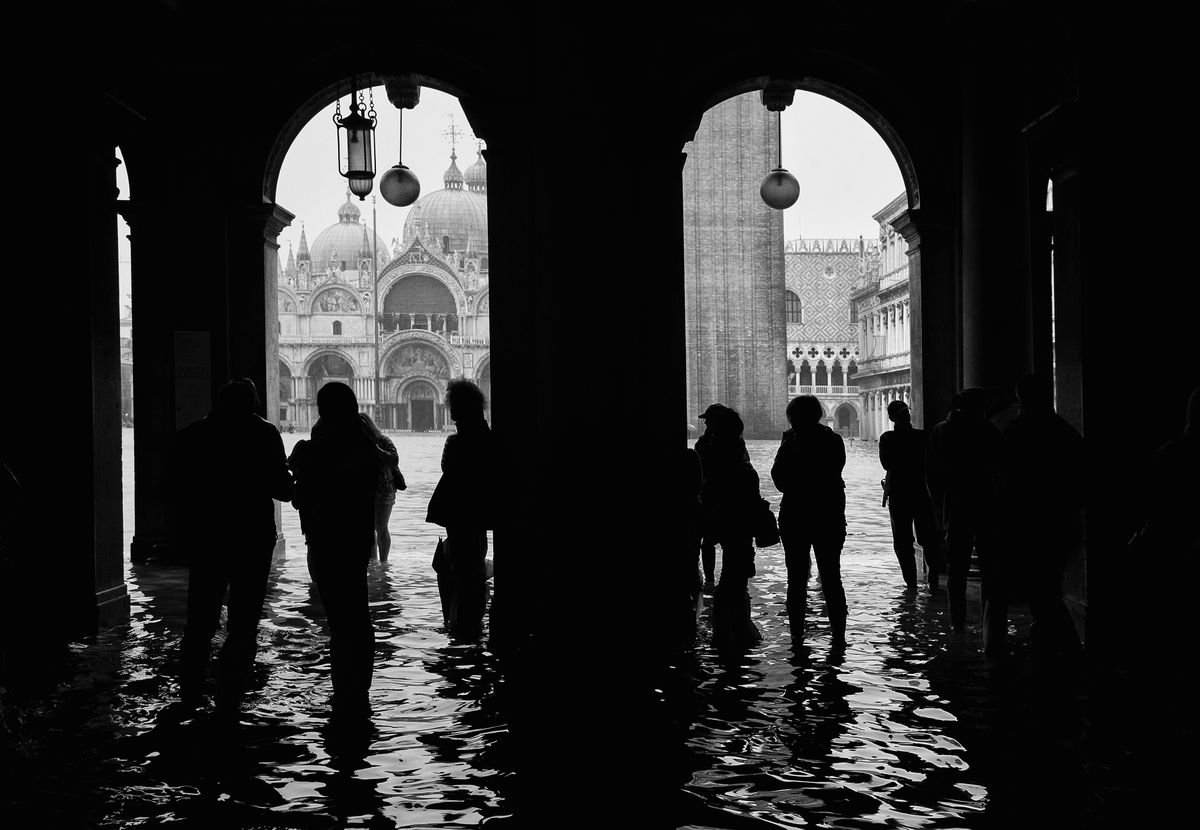 Acqua alta in piazza San Marco by Matteo Chinellato