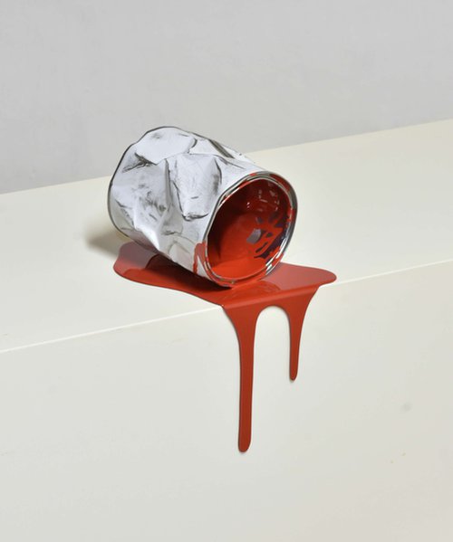 Le vieux pot de peinture rouge by Yannick Bouillault