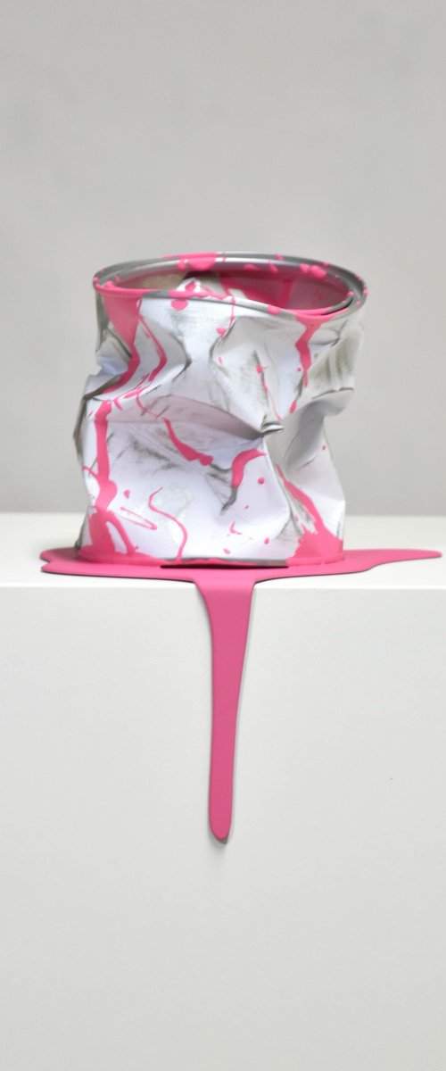 Le vieux pot de peinture rose by Yannick Bouillault