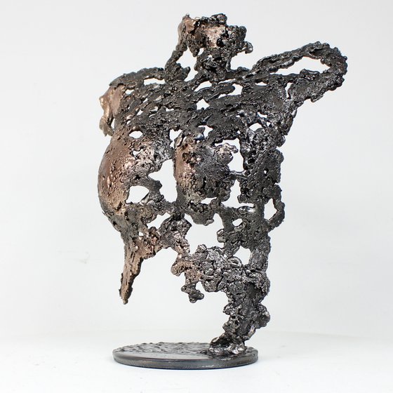 Pavarti Fresh start - Body woman metal artwork - steel, bronze lace