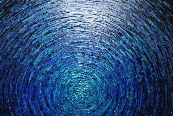 Large shine iridescent blue color